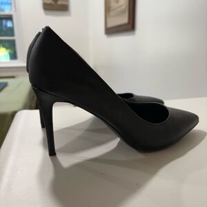 EVERYTHING MUST GO. Steve Madden Classic Black Heels